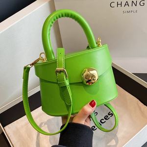 กระเป๋าสะพายไหล่ผู้หญิงแบบมีโลโก้สั่งทำได้ ดีไซน์ทันสมัย คุณภาพสูง สำหรับผู้หญิง - Product Image 3