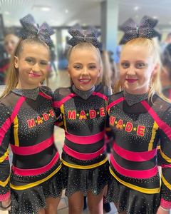 Fabriek Nieuwe Custom Dames <span class=keywords><strong>Cheerleading</strong></span> Uniform Meisjes Kinderwedstrijdset Met Glanzende Strass Zwarte Kleur Modern Design