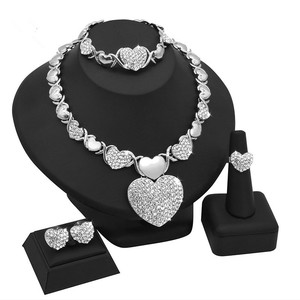 Dubai Indian Bride Jewelry <b>Set</b>: 18K Gold Heart-Shaped Diamond 4-Piece <b>Set</b> (Necklace, Earrings, <b>Ring</b>) - Product Image 4