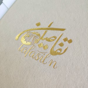 Suite d'invitations de mariage personnalisées en velours beige avec cartes en acrylique transparent et détails dorés – Ensemble d'invitations de mariage - Product Image 6