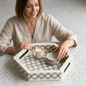 NOUVEAU Lancement |   Plateau Art Déco HexaLuxe en os incrusté |   Plateau de service hexagonal noir et blanc de luxe pour anniversaire, décoration haut de gamme - Product Image 1