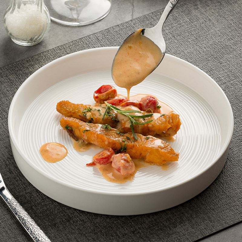 Nordic Light Luxury White Porcelain Plates: Matte Glaze Finish,Minimalist Design 28cm Western Steak Plates For Restaurants