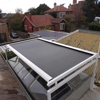 Lames d'ombrage en aluminium de conception nouvelle avec protection UV, toit télescopique extérieur, fonctionnement automatisé, matériau en alliage d'aluminium