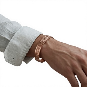 กำไลข้อมือทองแดงธรรมชาติแบบเปิด ดีไซน์ตอกลาย  งานแฮนด์เมด  เครื่องประดับเพื่อสุขภาพ  ทองแดงแท้ - Product Image 1