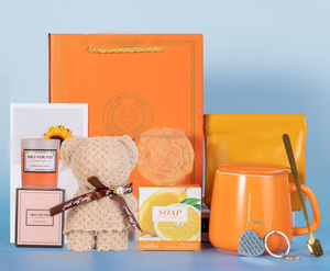 Coffret cadeau <span class=keywords><strong>spa</strong></span> de luxe-Savon, bougie et serviette en peluche aux huiles essentielles, parfait pour son coffret cadeau porte-clés de Noël - Product Image 1