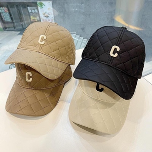 Cappellino da Baseball Invernale Imbottito <span class=keywords><strong>e</strong></span> Ricamato a 6 Pannelli, Unisex, con Motivo a Lettera <span class=keywords><strong>C</strong></span> <span class=keywords><strong>e</strong></span> Logo Frontale - Product Image 1