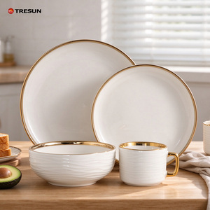 Service de table en céramique blanche à texture ondulée avec bordure dorée style nordique moderne, 4 pièces : assiette, bol à soupe, tasse à café, pour mariage - Product Image 2