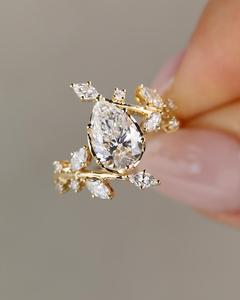 Anillo de Diamante Cultivado en Laboratorio con Corte Brillante Marquise Moderno, Diseño Único, Oro, Certificado IGI, Joyería de Alta Calidad para Mujer - Product Image 3