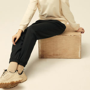 Gemaakt In China Inthek 100% Polyester Wasbare Casual Dames Essentiële Mid-Taille Lente Joggingbroek Zwart - Product Image 1