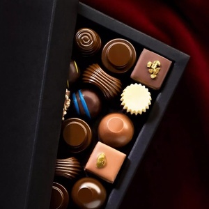 Boîte de chocolat en feuille d'or de luxe de haute qualité en gros emballage cadeau en papier personnalisé avec insert pour truffe et bonbons - Product Image 6