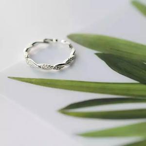 Anillo de Plata de Ley S925 con Estrella para Mujer, Estilo Simple y Moderno, Chapado en Oro de 18K, Versátil, Diseño de Espiral, Tejido Fino y Abierto - Product Image 3