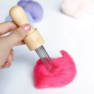 Set di 8 Aghi per Feltratura con Manico in Legno, Strumenti per Lavorazione della Lana - Product Image 2