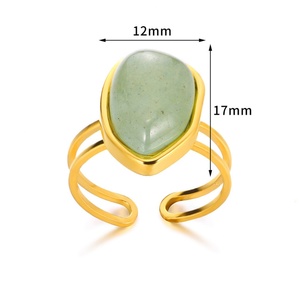 Bague ouverte en acier inoxydable plaqué or 18 carats avec pierre naturelle irrégulière, ajustable, anti-allergique, étanche et géométrique - Product Image 3