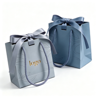 Sac en papier cadeau de luxe avec nœud en ruban de satin et poignée en corde torsadée, sac de shopping en papier personnalisé avec logo, emballage de boutique, vente en gros