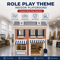 Aire de jeux intérieure sur le thème du marché d'alimentation, maison de jeu de rôle avec boutique à deux niveaux et auvent rayé pour centres de divertissement familial
