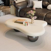 Table basse élégante et luxueuse de style nordique minimaliste, mini, unique, couleur crème, avec base en boule noire
