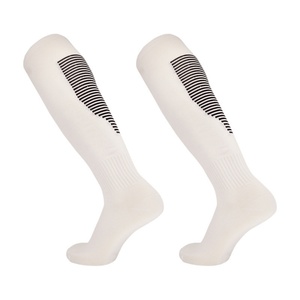 Chaussettes de sport à compression haute performance personnalisées avec logo, chaussettes de football athlétiques avec grip - Product Image 1