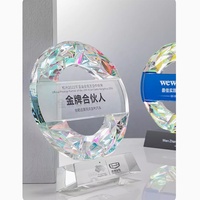 Haute qualité personnalisé facettes rondes trophée laiton extérieur broche diamant artisanat coloré cristal nom individuel gravé