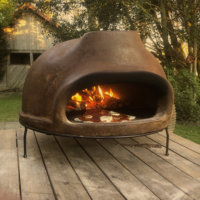 Four à pizza personnel au bois de style mexicain très agréable, barbecue en argile d'intérieur
