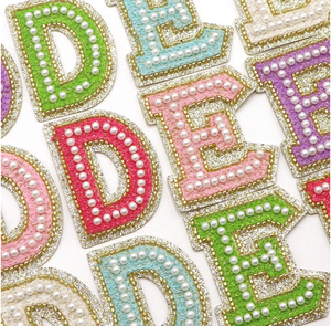 Lettres de l'alphabet anglais en sequins perlés roses A-Z, applique à repasser, patch pour vêtements, badge à <span class=keywords><strong>coller</strong></span> pour vêtements, sacs, chaussures - Product Image 1