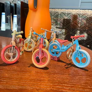 ขายส่งกระเป๋าแฟชั่นจี้รถมินิจักรยานของเล่นพวงกุญแจพวงกุญแจอุปกรณ์เสริมสร้างสรรค์น่ารัก 3D พลาสติกพวงกุญแจจักรยาน