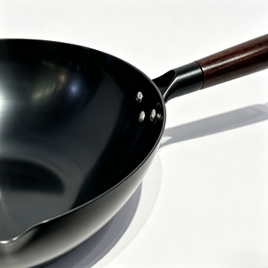 Wok de Acero al Carbono Nitrurado sin Recubrimiento de 28/30/32/34cm, Fabricación OEM/ODM, Utensilio de Cocina con Tapa de Vidrio y Mango de Madera - Product Image 4