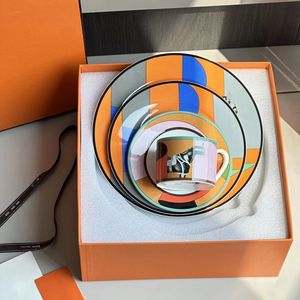 Meilleures ventes : Ensemble de 4 assiettes et tasses en porcelaine de style nordique - Product Image 1