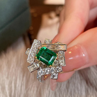 Desain Unik High End Wanita Ins Cahaya Mewah Berlapis Emas Putih Pembukaan Dapat Disesuaikan Geometris Zamrud Berlian Cincin Kepribadian