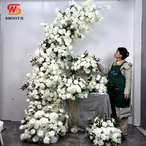 Arches de fleurs artificielles en soie blanches et volumineuses de 6 et 7 pieds, personnalisables, pour la décoration de mariages et de fêtes - Vente en gros - Product Image 1