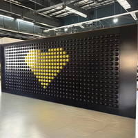 Mur de puzzle à billes bicolore avec typographie, noir et jaune, pour exposition scientifique, jeux scientifiques et jeux interactifs