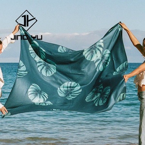 Toallas Personalizadas Sublimadas Súper Absorbentes al por Mayor, Toalla de Playa de Microfibra con Estampado y Borlas para el Verano - Product Image 1