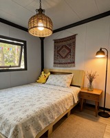 Location de fermes modernes, locations d'hôtels Airbnb, maisons conteneurs, mini-maisons confortables et respirantes, jardins, cours, balcons.