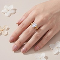 Bague de fiançailles en moissanite ovale plaquée or en argent sterling 925, avec bande texturée feuille de vigne et moissanite sertie à griffes