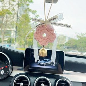 Nouveau pendentif de rétroviseur intérieur de voiture NewFreshener, tissé à la main, luxe léger, forme irrégulière brillante, fleur de cerisier - Product Image 4