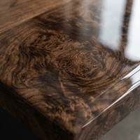 Bureau de direction de luxe avec hub d'alimentation intégré, finition cristal, bois de placage naturel, MDF E1, mobilier de direction