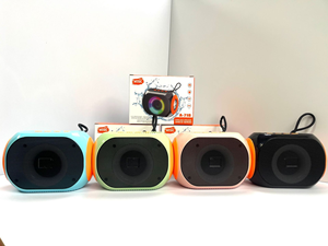 ポータブルBluetoothスピーカーポータブルBluetoothスピーカー強力なサウンドとディープベースRGBライトワイヤレススピーカー - Product Image 4