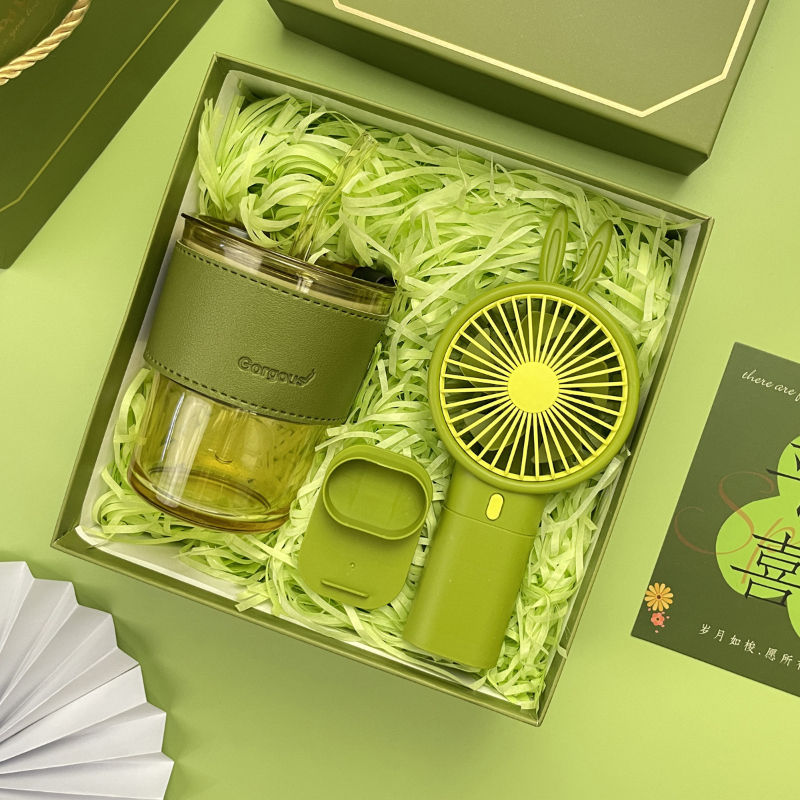 Gobelet à bec + Éventail