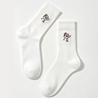 Chaussettes en coton avec logo brodé personnalisé OEM, chaussettes de sport pour femmes de haute qualité avec design brodé personnalisé