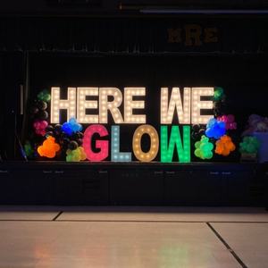 Lettres lumineuses LED personnalisées de l'alphabet anglais de grande taille (26 lettres) pour la décoration de la maison, des fêtes et des mariages - Product Image 3