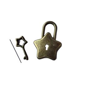 फैक्टरी बिक्री 30*42 मिमी जस्ता मिश्र धातु स्टार कुंजी के साथ - Product Image 1