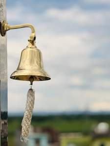 กระดิ่งโลหะสั่งทำแบบ OEM พร้อมเชือกแขวนผนังทำจากทองเหลือง สไตล์โบราณ สำหรับขาย - Product Image 5