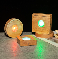 Vente en gros de source de lumière LED veilleuse boule de cristal ronde tableau de diffusion base en bois lampes de table alimentées par USB pour chambre à coucher
