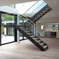 Escalier intérieur en bois massif de style moderne et luxueux, personnalisable, avec rampe en verre, couleur et dimensions sur mesure