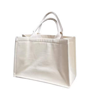 Экологичная однотонная сумка-шоппер из бежевого и черного холста для повседневного использования и хранения - Product Image 6