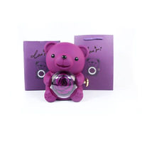 Boîte à roses éternelles rotative AYOYO Hugging Bear, cadeau de la Saint-Valentin, boîte à bijoux avec fleurs préservées rotatives, ours en peluche