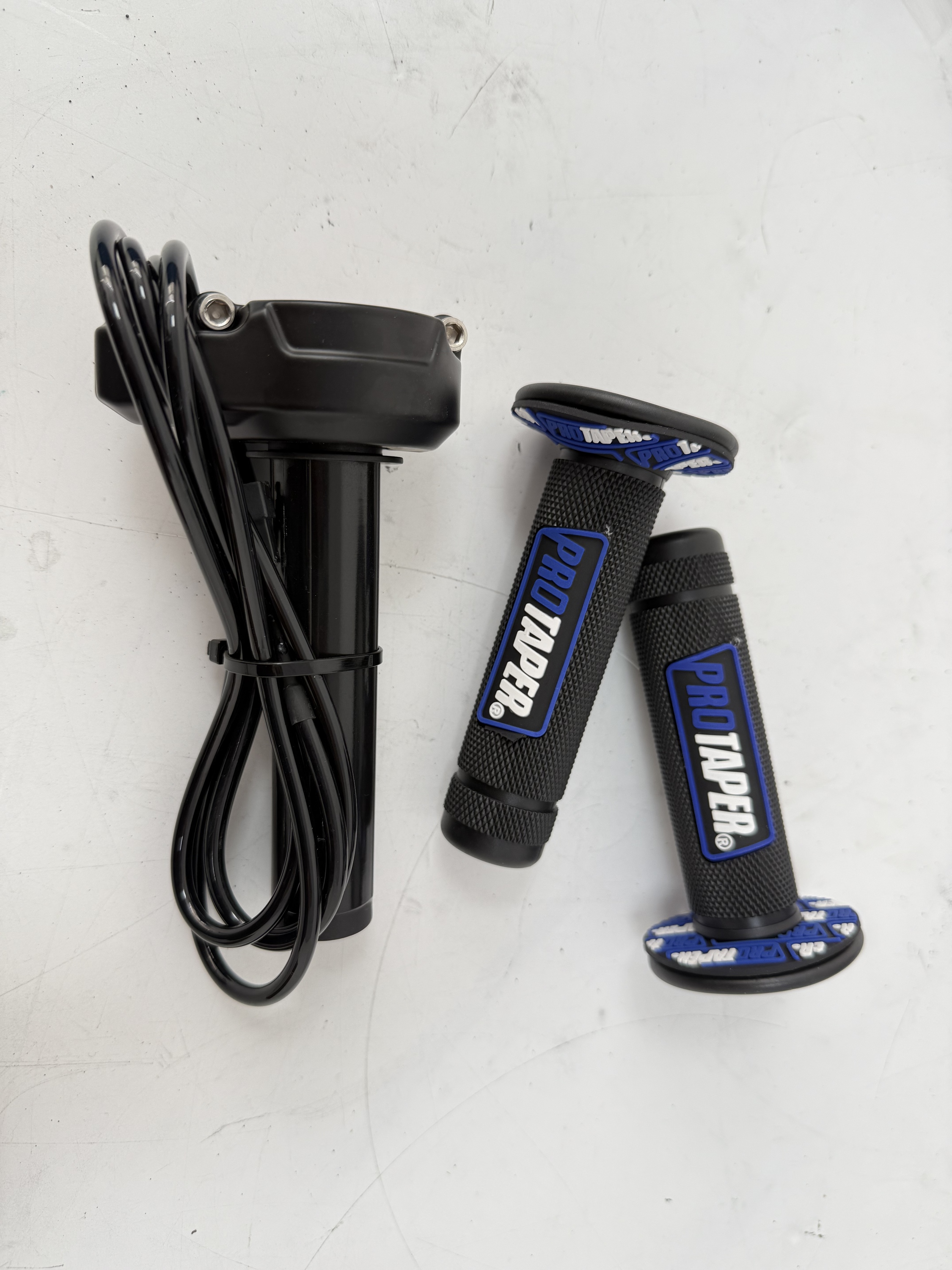 Blue Pro taper Grips+Surron throttle