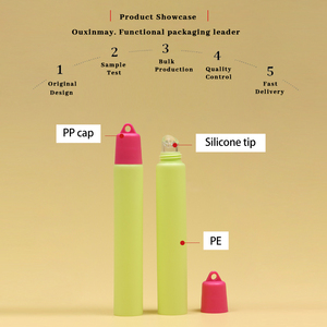 Bán buôn 10g vỏ son dưỡng môi mỹ phẩm hình trái chuối dễ thương, vỏ son môi rỗng, tuýp son dưỡng môi có nắp vặn kèm charm - Product Image 1