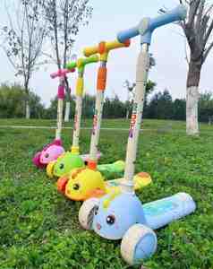 Patinete Infantil 3 en 1 con Diseño de <span class=keywords><strong>Dinosaurio</strong></span> Pequeño, Asiento Extraíble, Plegable, de 3 Ruedas, de Plástico, para Uso en Exteriores - Product Image 3