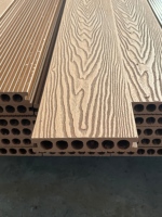 Planches de terrasse en composite bois-plastique (WPC) pour extérieur, antidérapantes et résistantes à l'humidité, directement de l'usine