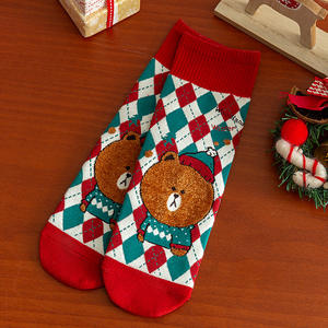 Weihnachts trends Lustige Strick-Crew-Socken Frauen Fuzzy Cute <span class=keywords><strong>Cat</strong></span> Bear Cartoon Muster Red Tube Socken - Product Image 6